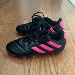 Adidas girls size 1 soccer cleat